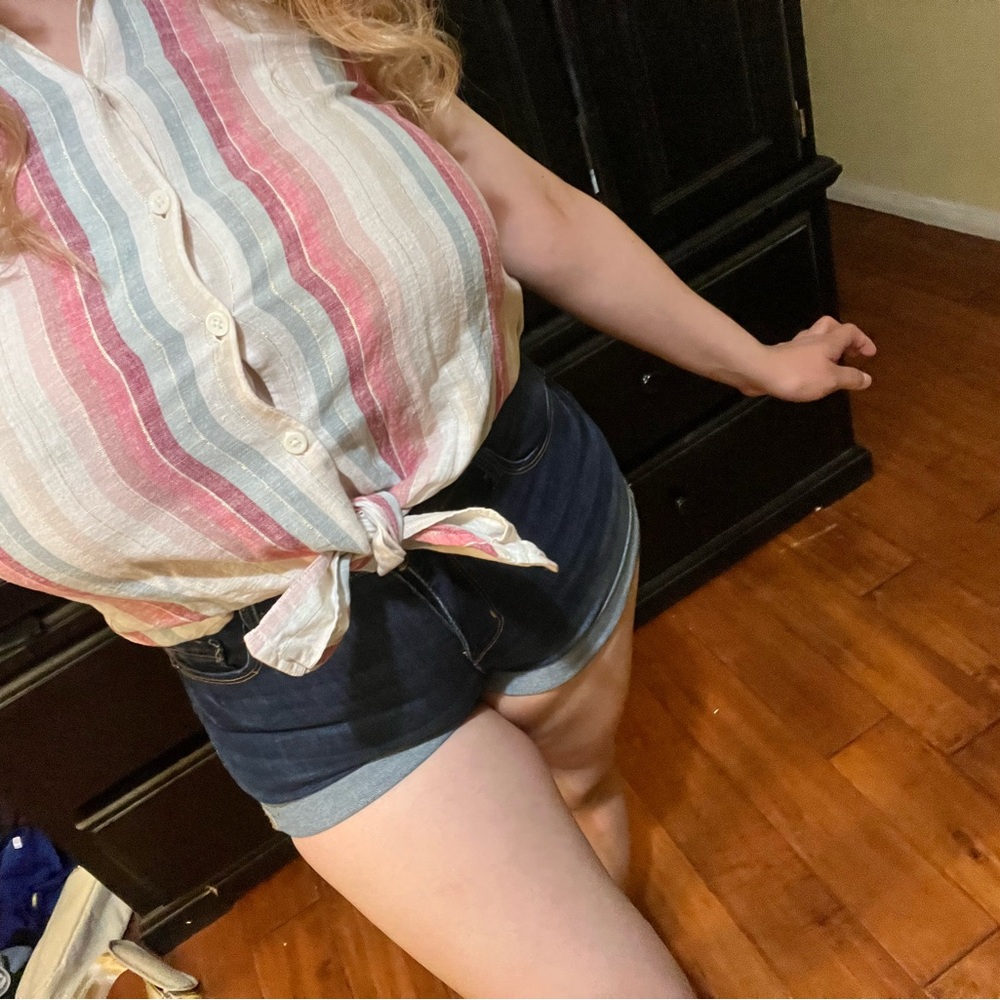 Top - Picture 2 of 4